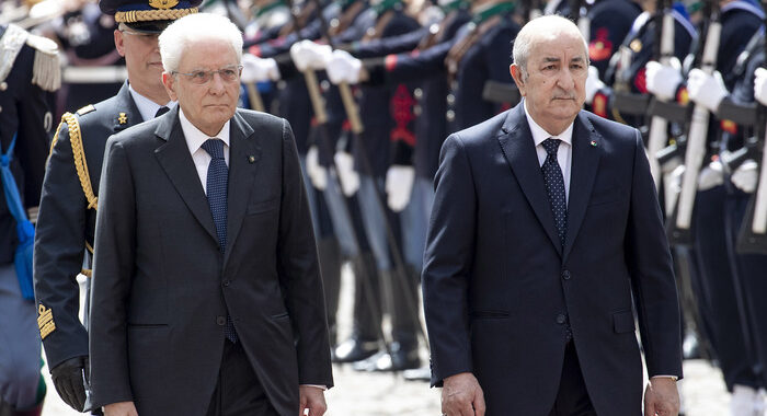 Mattarella e presidente Algeria al Museo di Capodimonte a Napoli
