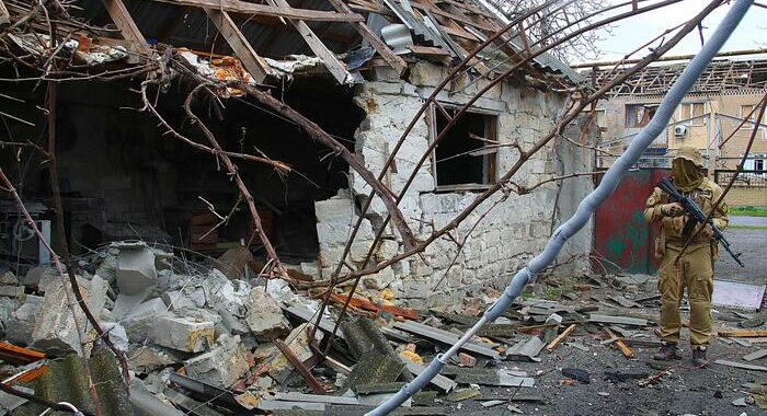 Mosca, raid ucraino su scuola e asilo a Kherson, morti