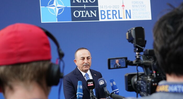 Nato: ministro turco, Svezia e Finlandia appoggiano PKK