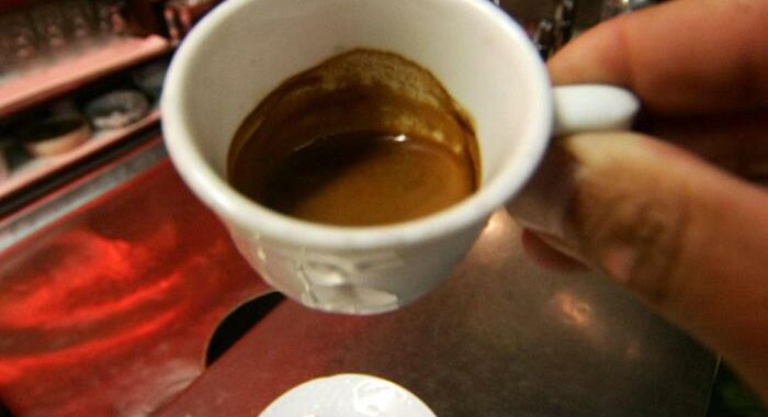 Prezzi: caro-caffè, tazzina al bar tocca fino a 1,25 euro