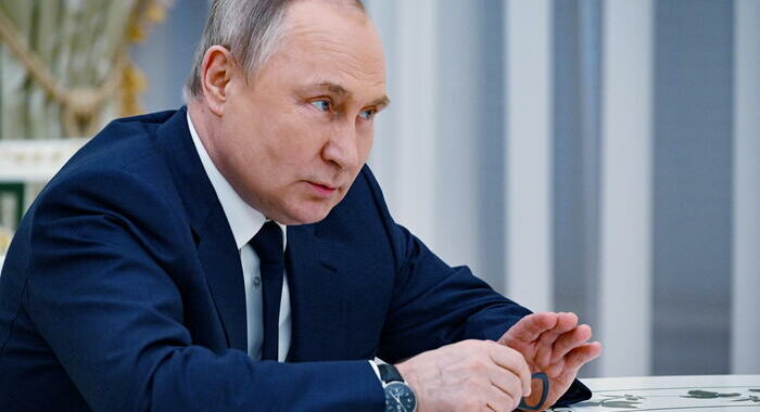 Putin, l’Occidente sta compiendo un suicidio energetico