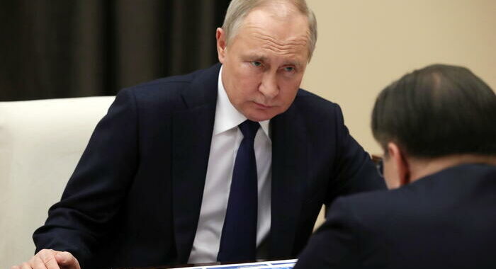 Putin, Russia vieterà sistemi stranieri di cyber sicurezza