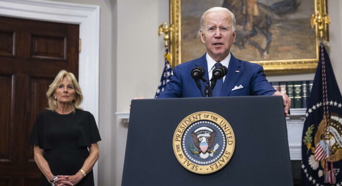 Sparatoria Texas: Biden, sono stanco, dobbiamo agire sulle armi