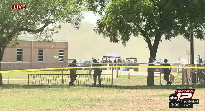 Sparatoria Texas: senatore a Cnn, morti 18 bambini, 3 adulti