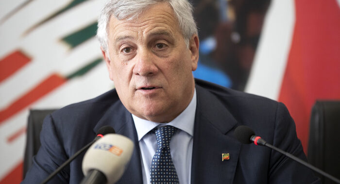 Tajani, FI non ha due linee politiche, unità con Berlusconi
