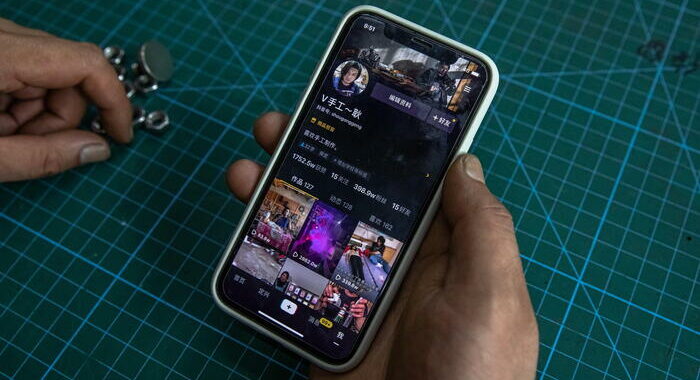 TikTok: punta a crescere, sperimenta i videogame nelle chat