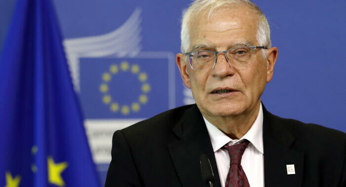 Ucraina: Borrell, da Ue altri 500 milioni per armi pesanti