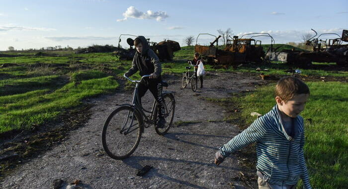 Ucraina: oltre 230 bambini uccisi in 85 giorni di guerra