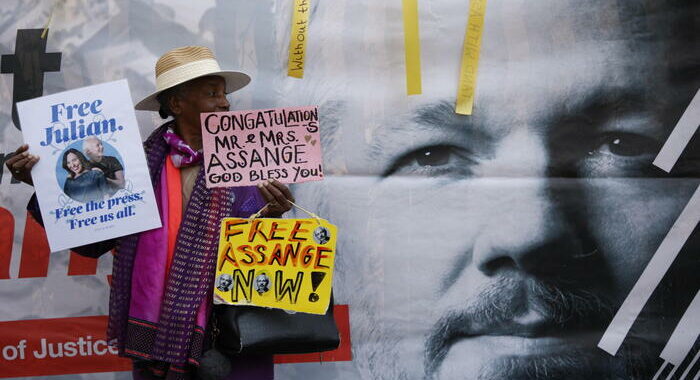 Assange: la Gran Bretagna ordina l’estradizione negli Usa