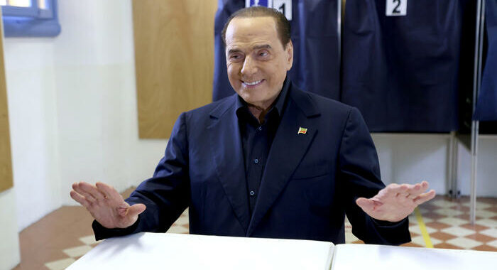 Berlusconi telefona a Lagalla, contento della vittoria