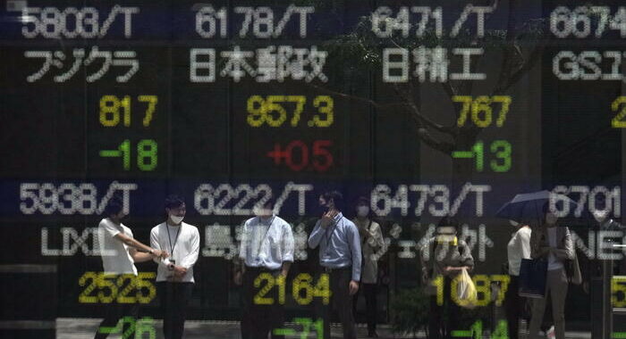 Borsa: Tokyo, apertura in ribasso (-0,84%)