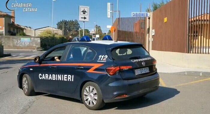 Droga: blitz Cc nel Catanese, capo dava ordini dal carcere