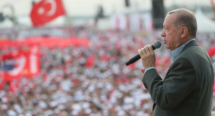 Erdogan si ricandida ufficialmente alle presidenziali