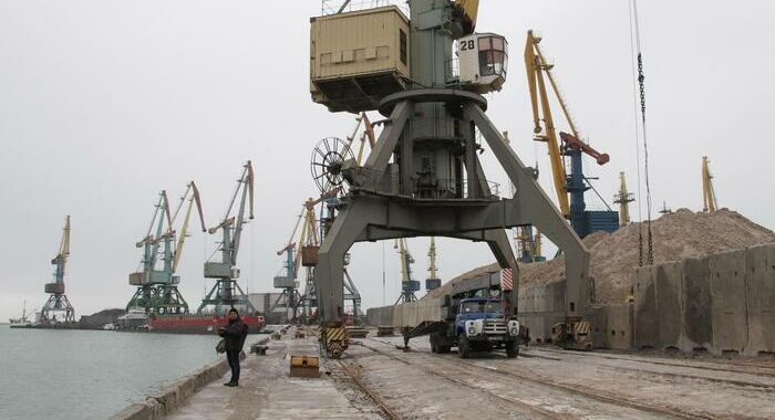 Filorussi, riaperto porto Berdyansk, ‘qui è pieno di grano’