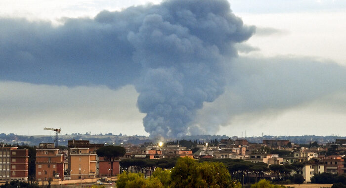 Incendio Malagrotta: disposta chiusura scuole entro 6 km