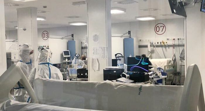 Ispezione Gdf in ospedale Covid Bari, indagini su appalto