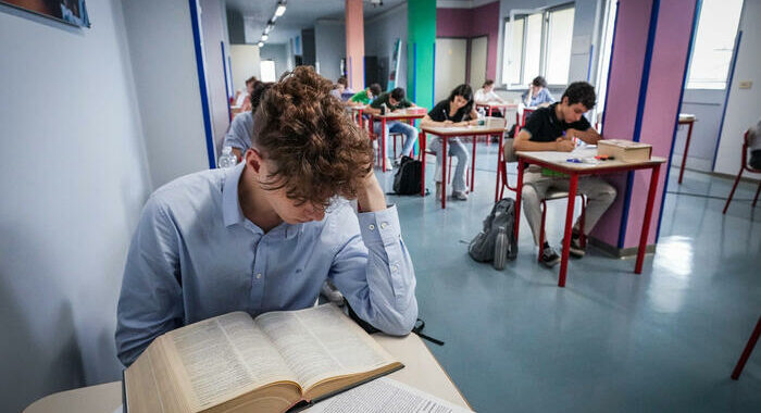 Maturità, tra le tracce anche il tema dell’iperconnessione