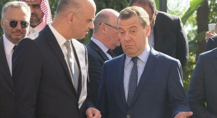 Medvedev, sanzioni contro le famiglie degne di Cosa Nostra