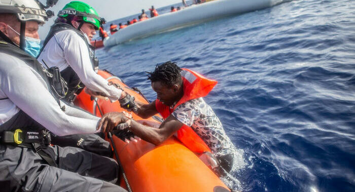 Migranti: Msf, 22 dispersi in naufragio gommone