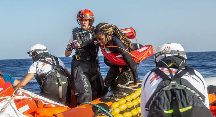 Migranti: Msf; 30 dispersi naufragio lunedì, anche 8 bambini