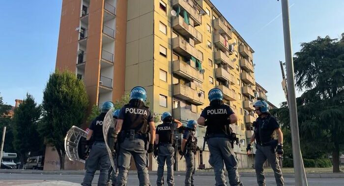 Perquisizioni in via Bolla dopo maxi rissa, si cercano armi