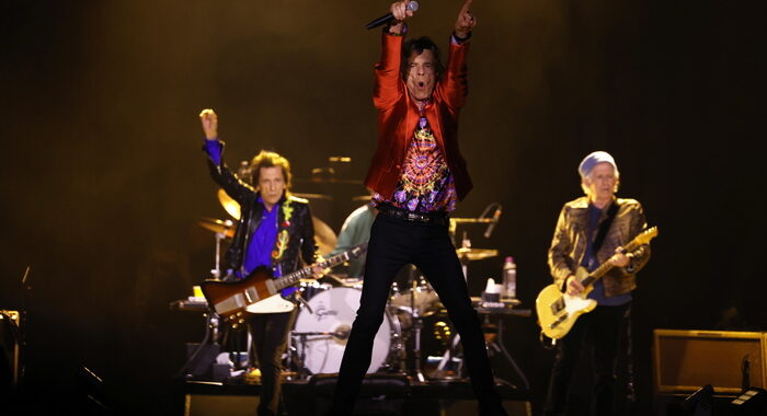 Rolling Stones cancellano seconda data per positività Jagger