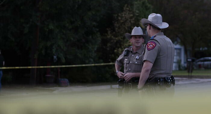 Texas, messo in congedo capo polizia scolastica di Uvalde