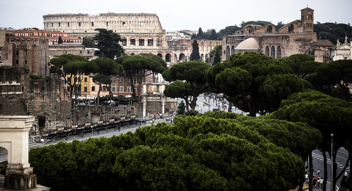 Turismo: a giugno boom stranieri in città d’arte e borghi