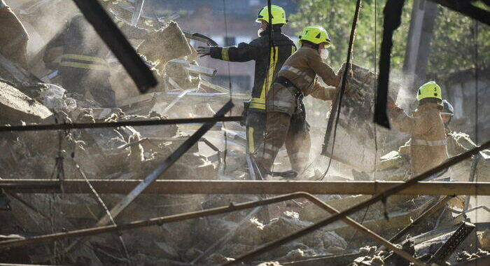 Ucraina: 18 morti nell’attacco russo al centro commerciale