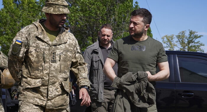 Zelensky, a Severodonetsk combattimenti feroci ad ogni metro