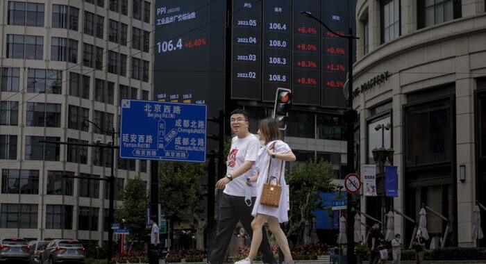 Borsa: Hong Kong in leggero rialzo, apre a +0,12%