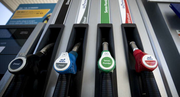 Dl aiuti: si valuta altra proroga taglio accise benzina