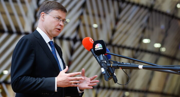 Dombrovskis, economia Ue continuerà a crescere