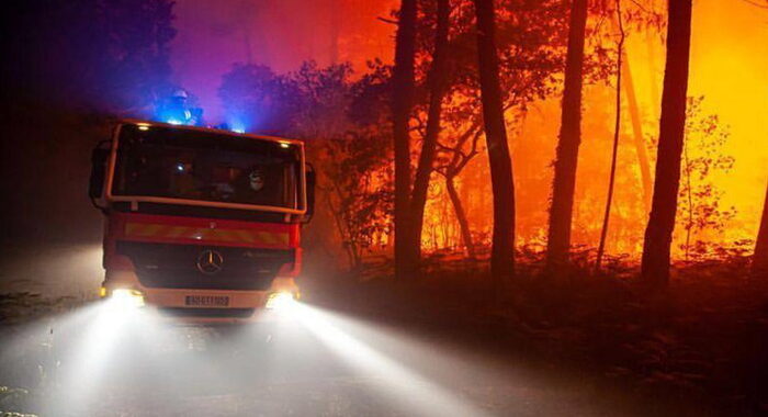 Francia: incendi, in fumo 10.500 ettari in Gironda