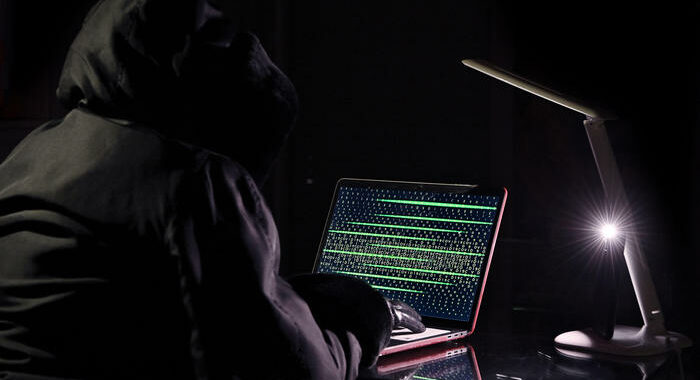 Hacker, dati di un miliardo di cinesi in vendita online