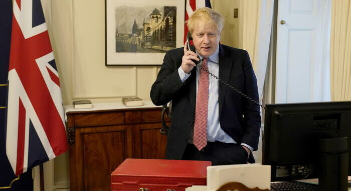 Johnson chiama la regina per anticipare le sue dimissioni