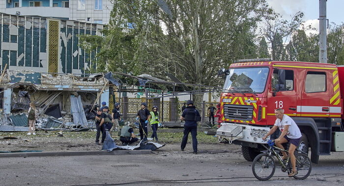 Kiev, attacco con sei missili a Mykolaiv. Un morto a Kharkiv