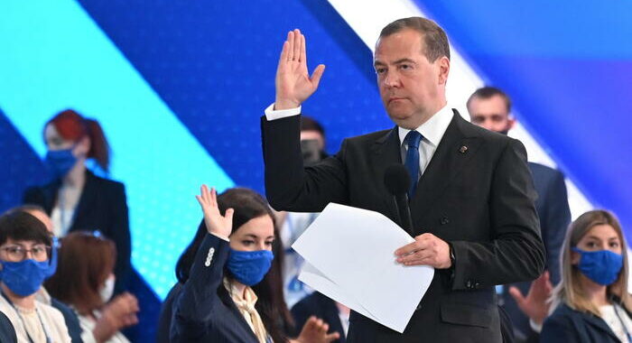 Medvedev, se Kiev attacca Crimea, risposta da ‘fine mondo’