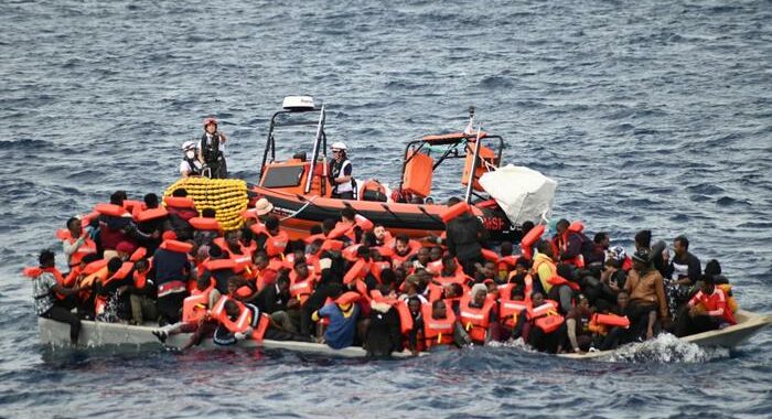 ++ Migranti: maxisbarco in Sicilia, ci sono 5 morti ++