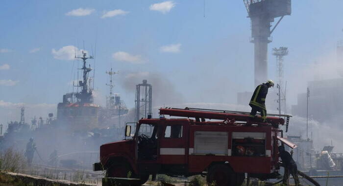 Mosca, distrutti nave ucraina e deposito missili Usa