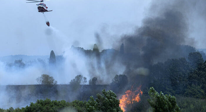 Nel Lazio oggi 100 incendi, eventi triplicati