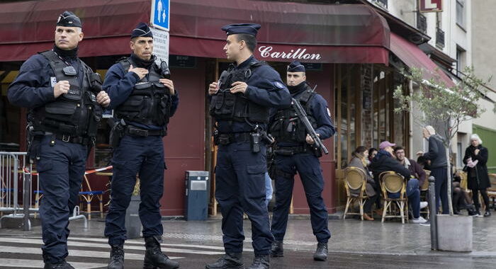 Parigi, sparatoria, un morto e 4 feriti, ignoto movente