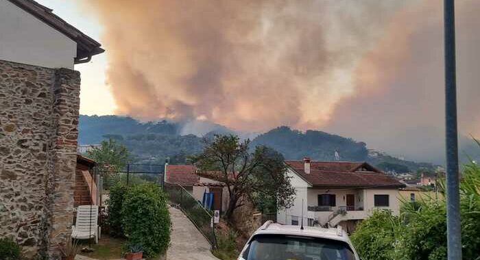 Rogo Versilia: Regione, oltre mille evacuati