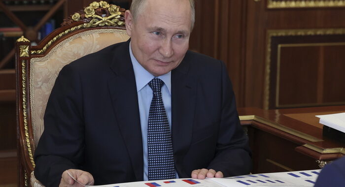 Russia:Putin amplia legge usata per colpire ong e oppositori