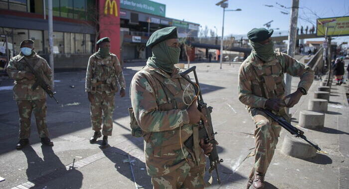 Sudafrica: sparatoria a Soweto, 14 morti