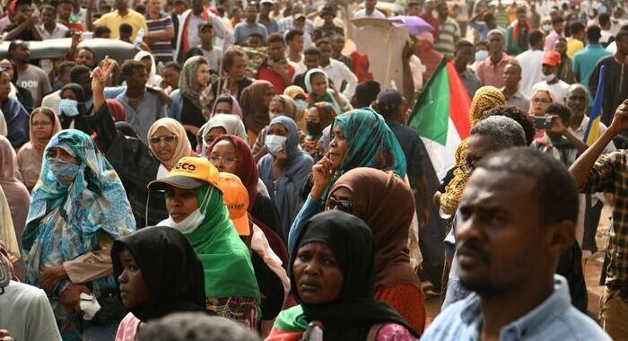 Sudan: regime blinda Khartoum in vista protesta pro-democrazia