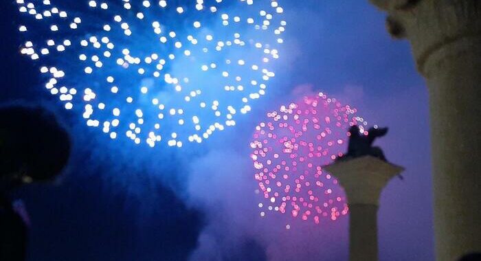 Venezia: 100mila per il Redentore,show pirotecnico in laguna