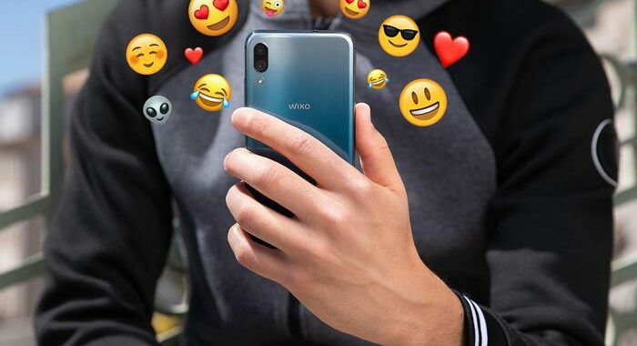 WhatsApp, le Reazioni sono ora possibili con tutti gli emoji