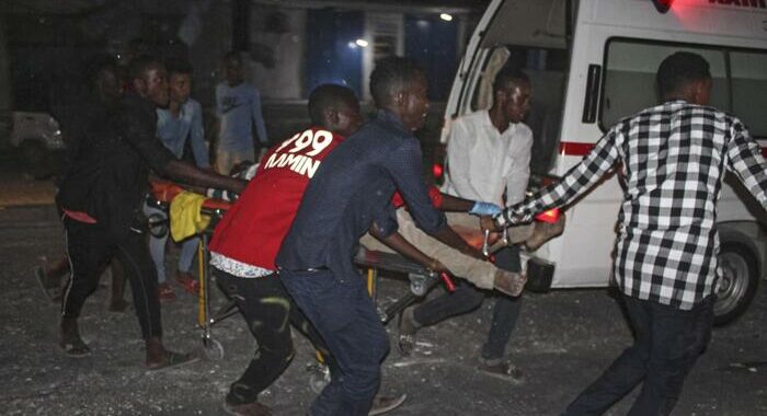 Attacco Al-Shabaab a hotel Mogadiscio, otto civili morti
