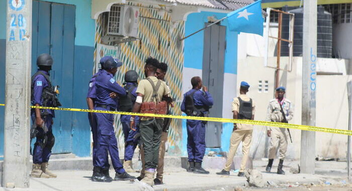 Attacco al Shabaab a hotel Mogadiscio, sono13 le vittime